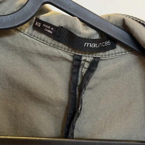 🎉FREE w/ purchase🎉Lightweight jacket - Picture 2 of 8